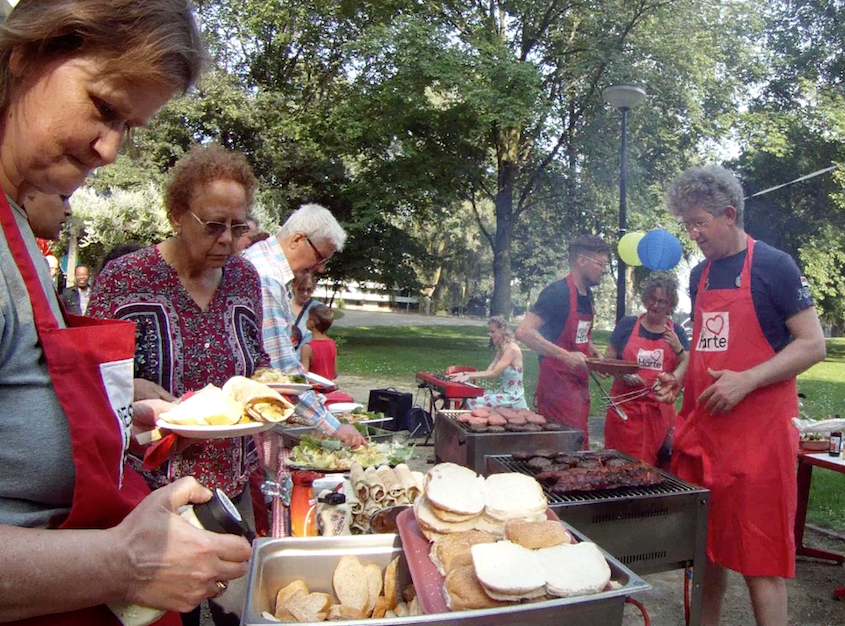 Resto van Harte Zomer Barbecue in samenwerking met buurtvrijwilligers van o.a. Hemelsbreed